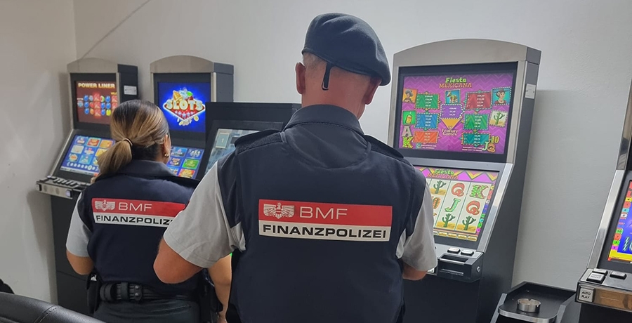 Finanzpolizei in einem Glücksspiellokal